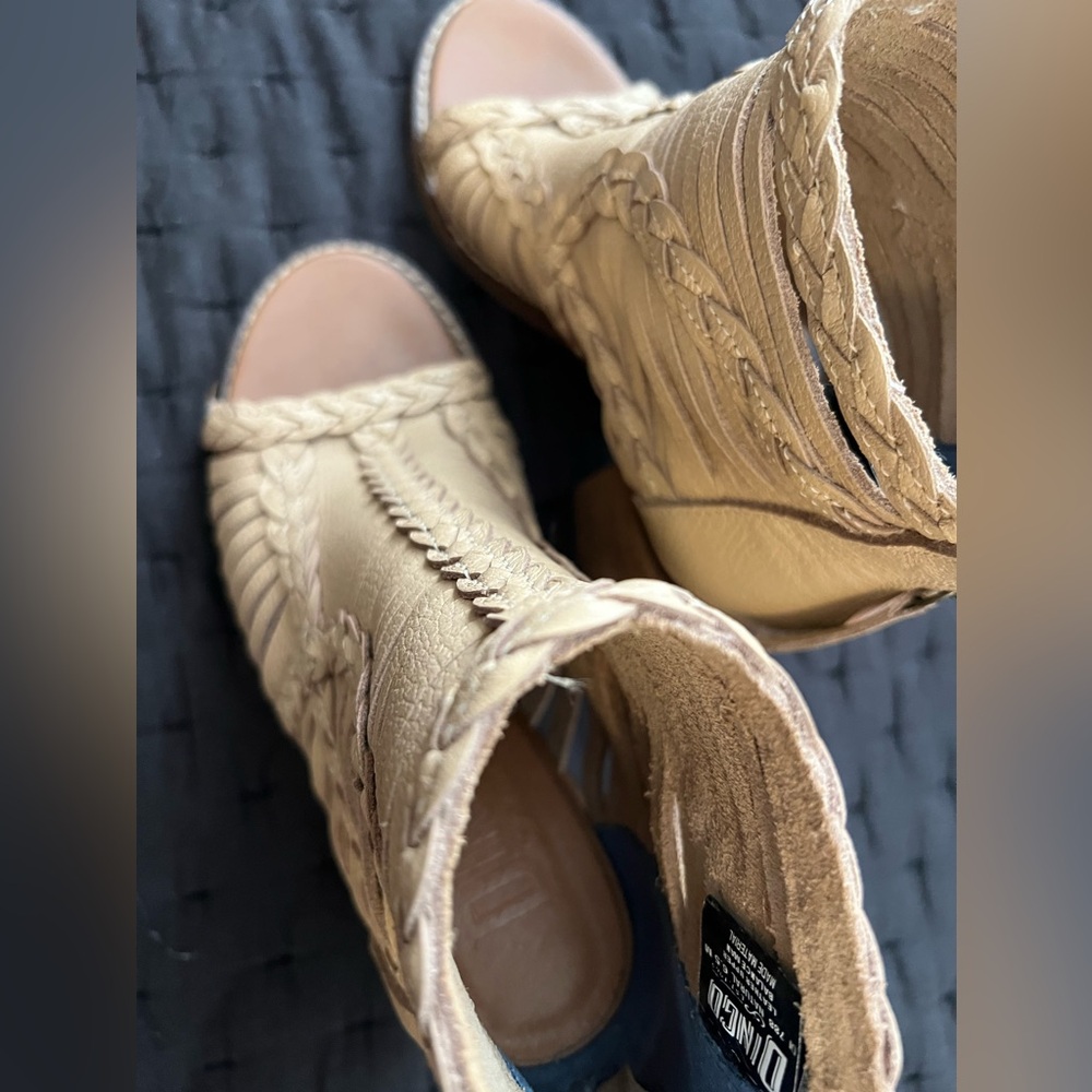 Dingo leather open toe booties size 6.5 only worn once - Picture 6 of 8